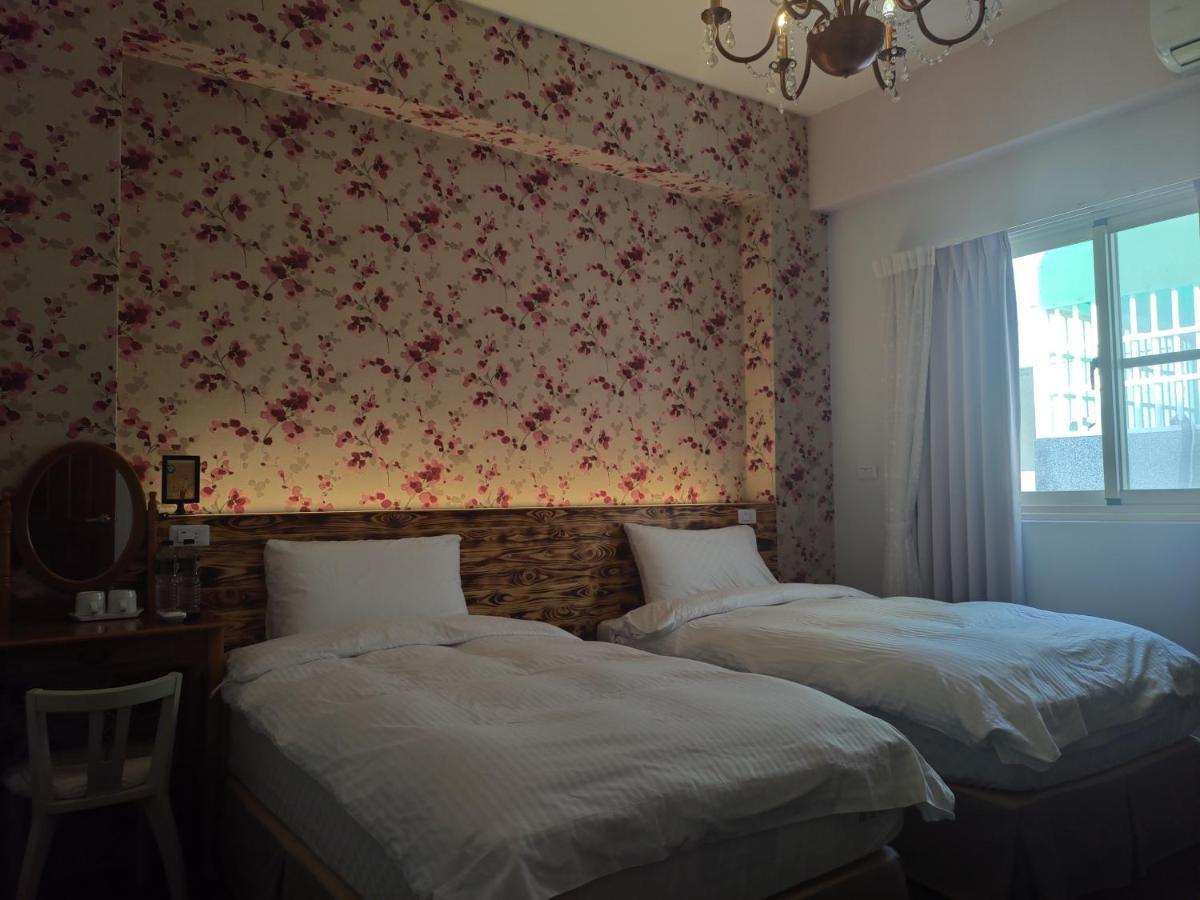 Railway Traveler B&B T'ai-tung Buitenkant foto