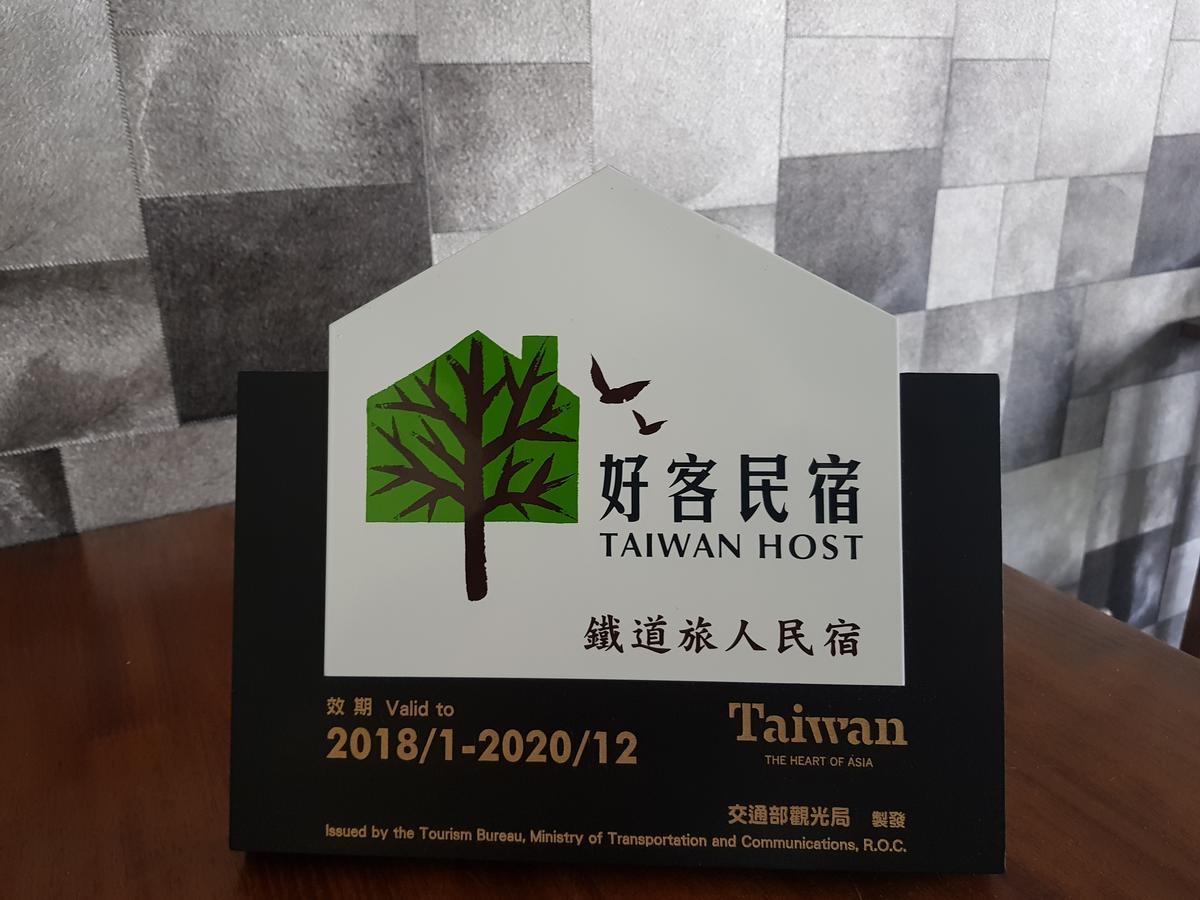 Railway Traveler B&B T'ai-tung Buitenkant foto