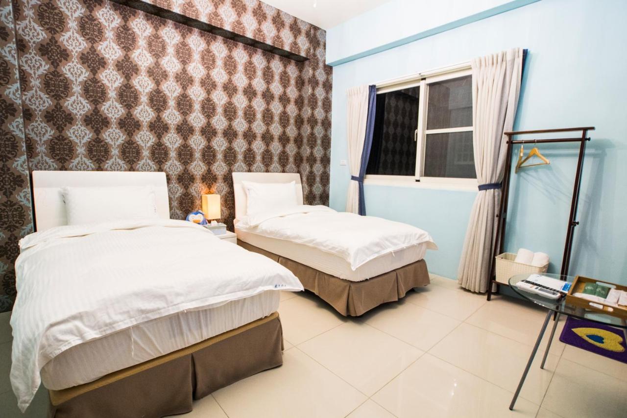 Railway Traveler B&B T'ai-tung Buitenkant foto